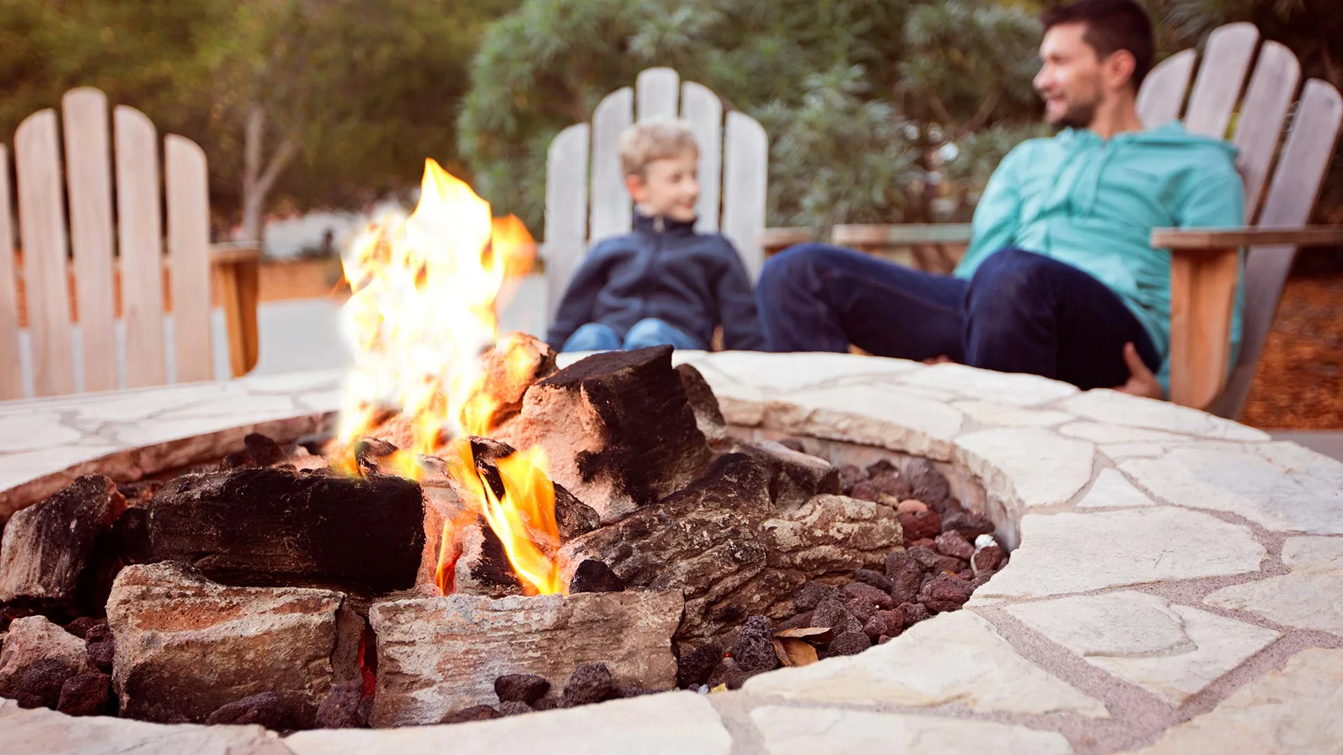 Wood vs Gas-Burning Fire Pits: Which One is Right for You?