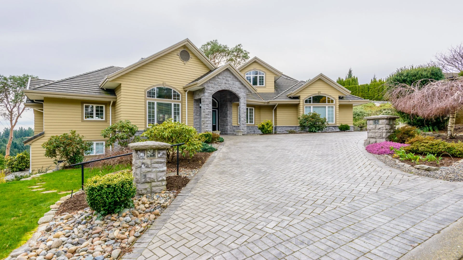 3 Reasons Why You Should Say Goodbye to Concrete Driveways & Opt for Pavers